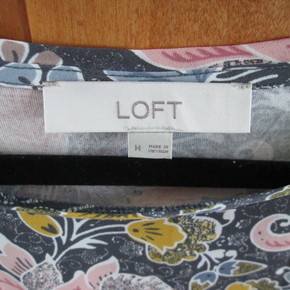 LOFT Gray floral top - Size Medium - Picture 2 of 3